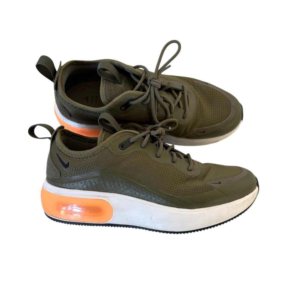 Women's Nike Air Max Dia sneakers size 6